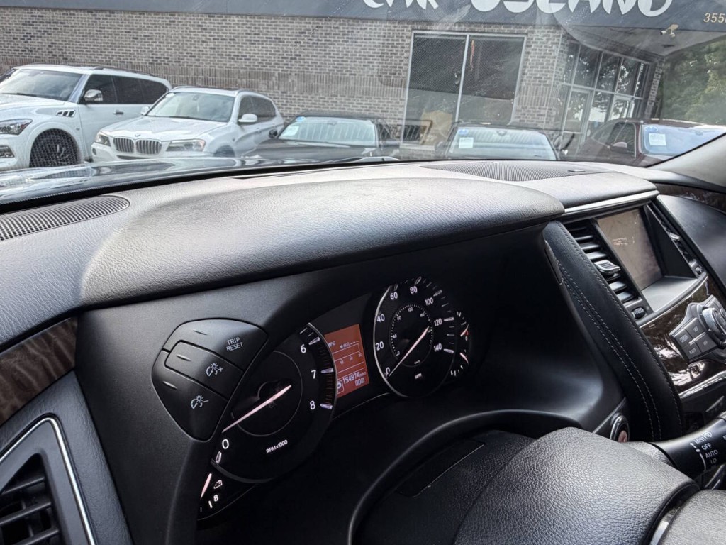 2017 Nissan Armada Image 32