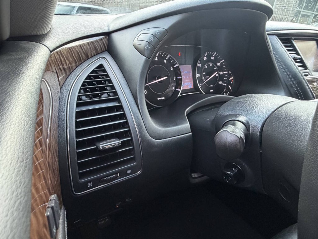 2017 Nissan Armada Image 33