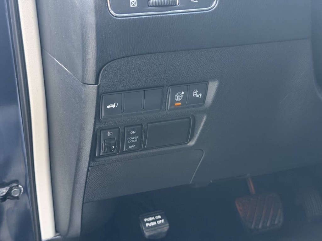 2017 Nissan Armada Image 34