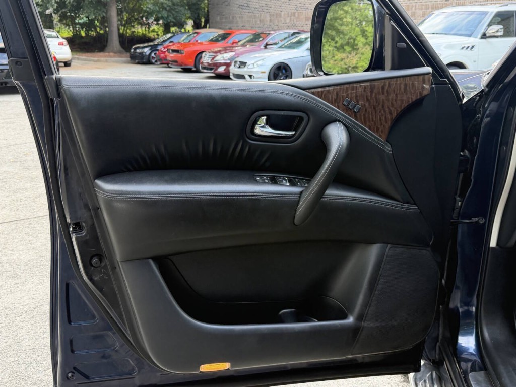 2017 Nissan Armada Image 35