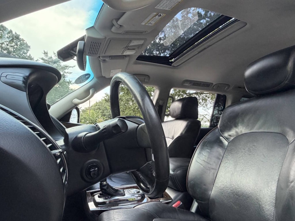 2017 Nissan Armada Image 36