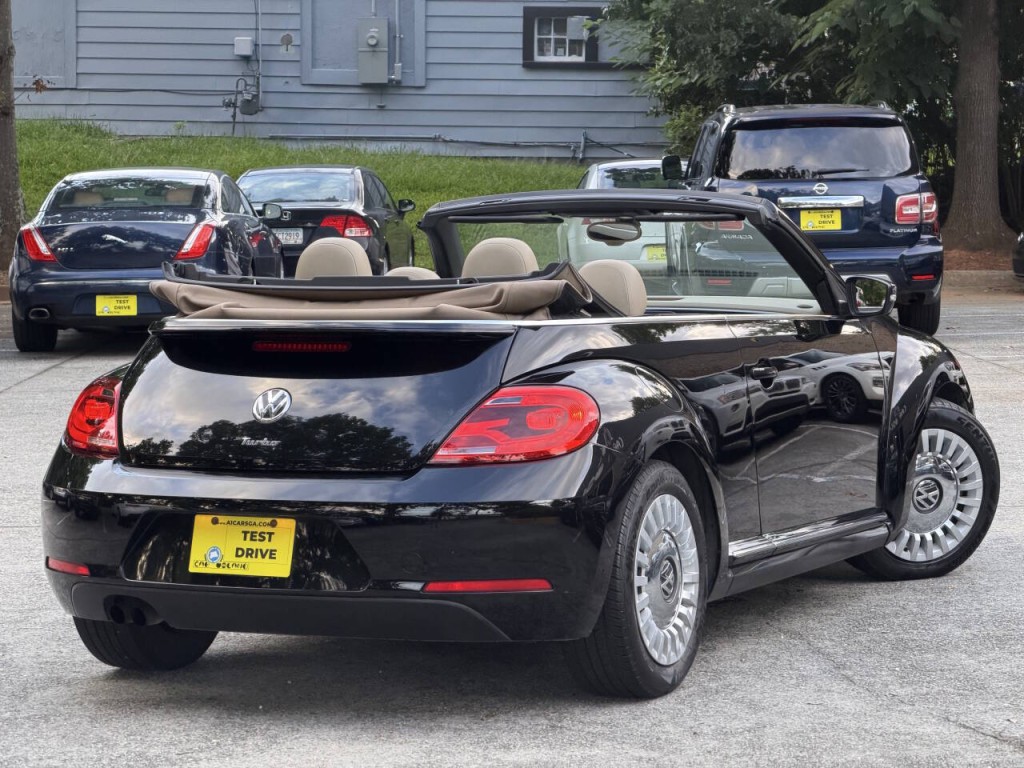2016 Volkswagen Beetle Image 2