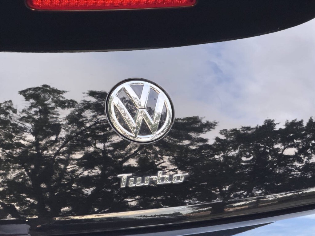 2016 Volkswagen Beetle Image 8