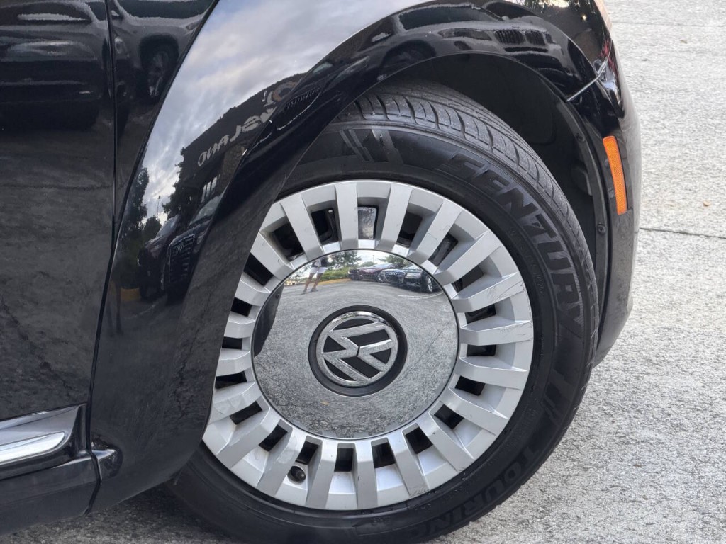 2016 Volkswagen Beetle Image 9
