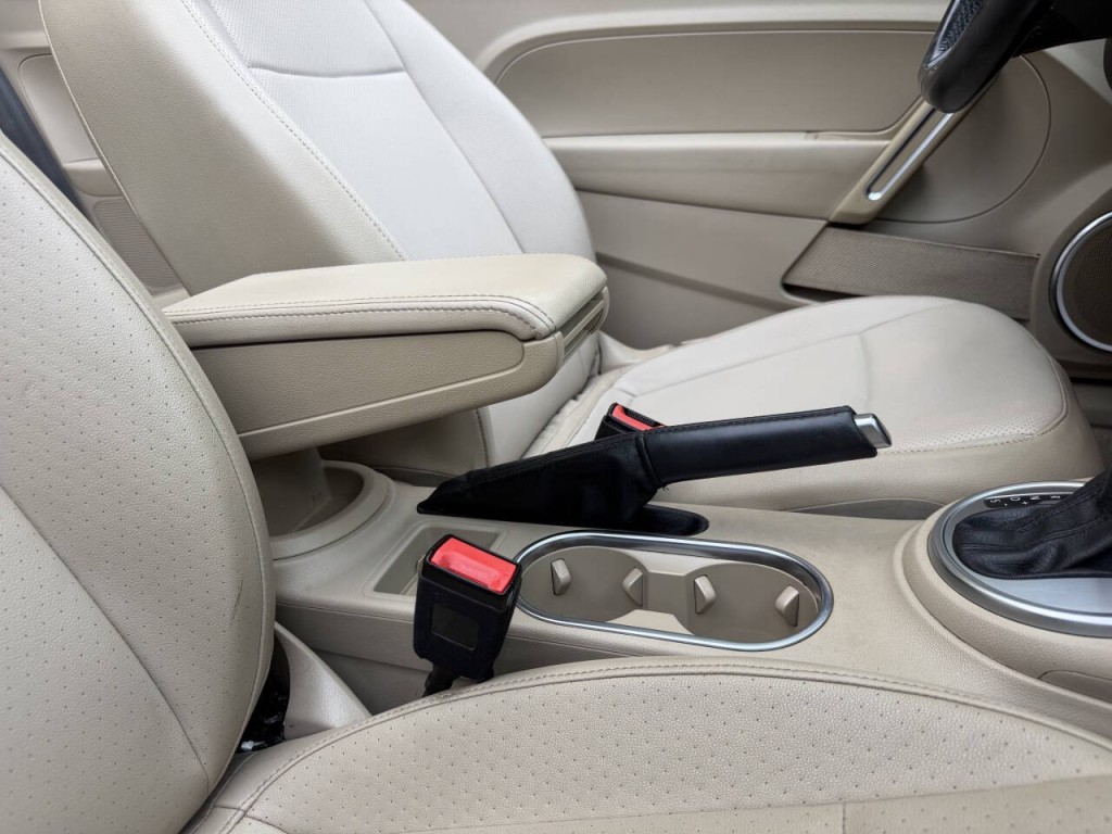 2016 Volkswagen Beetle Image 11