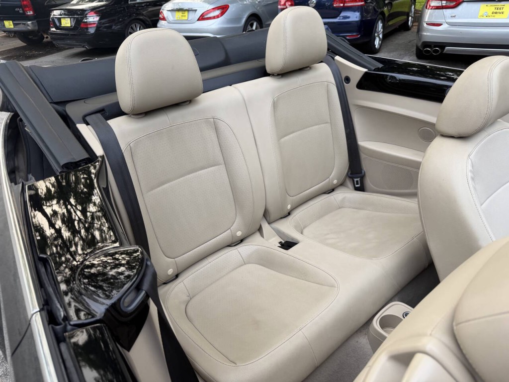 2016 Volkswagen Beetle Image 17