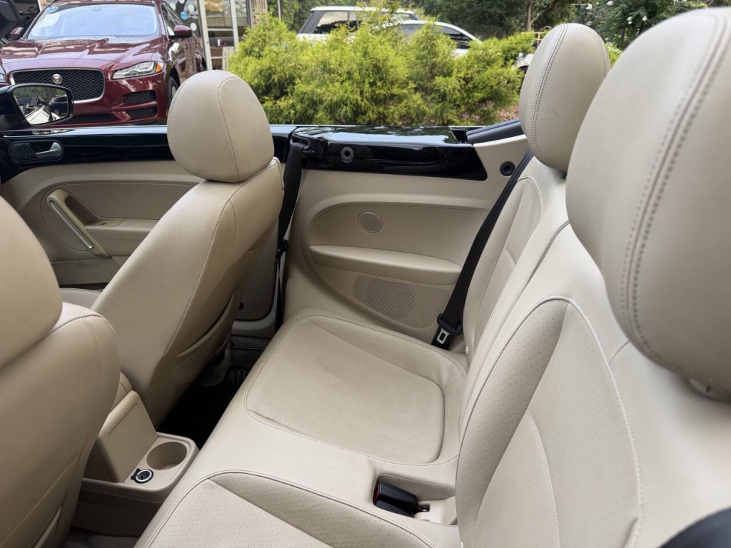 2016 Volkswagen Beetle Image 18