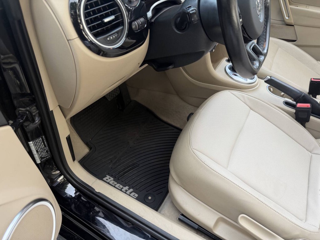2016 Volkswagen Beetle Image 21