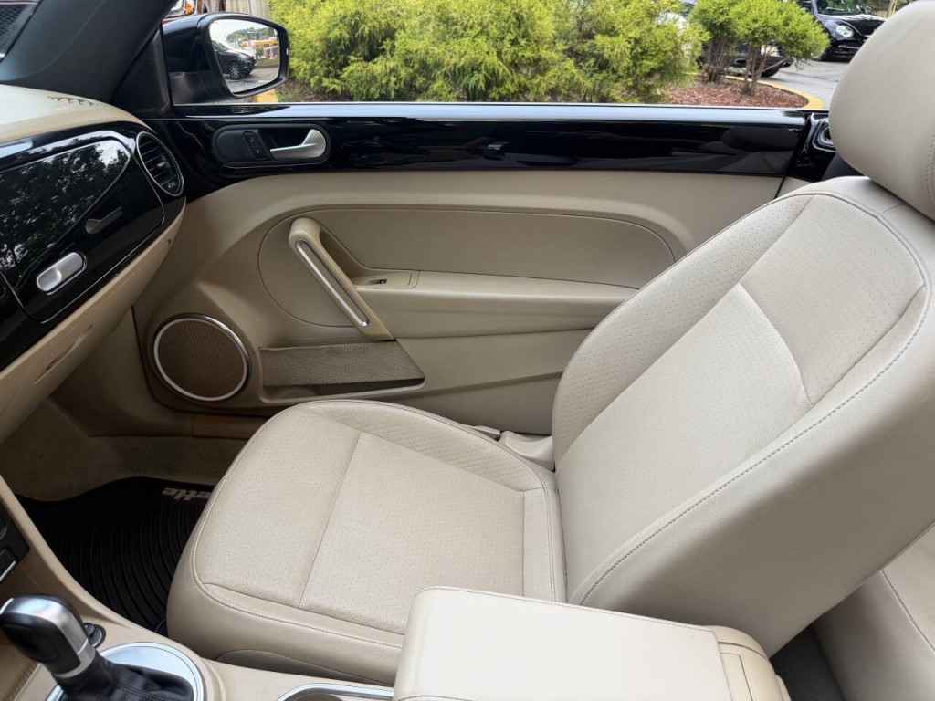 2016 Volkswagen Beetle Image 23