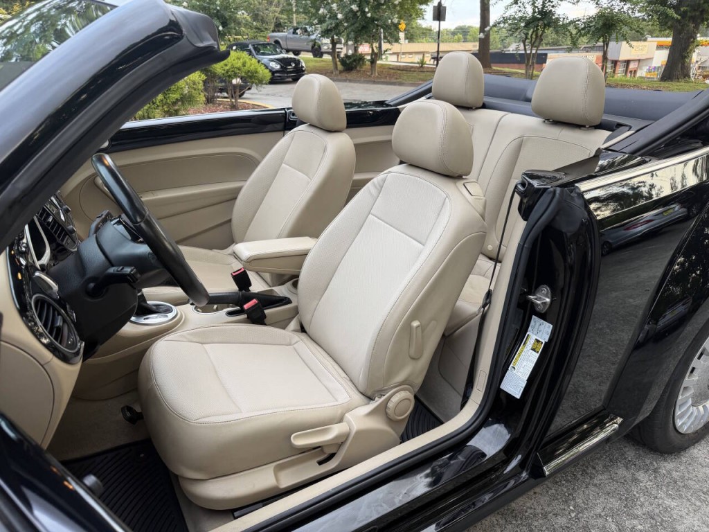 2016 Volkswagen Beetle Image 26