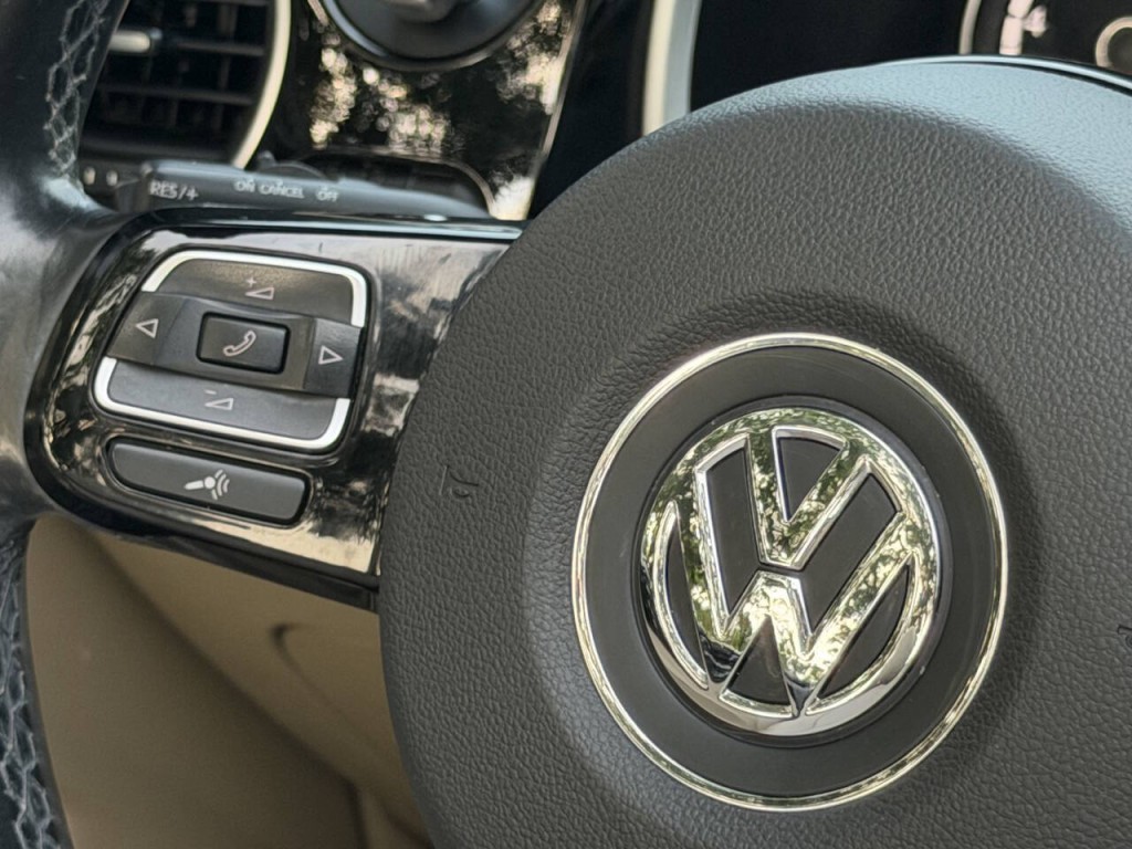 2016 Volkswagen Beetle Image 27
