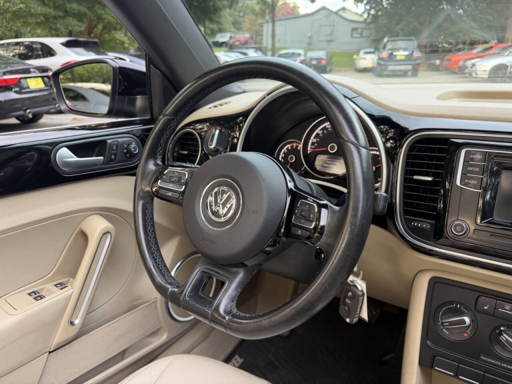 2016 Volkswagen Beetle Image 30