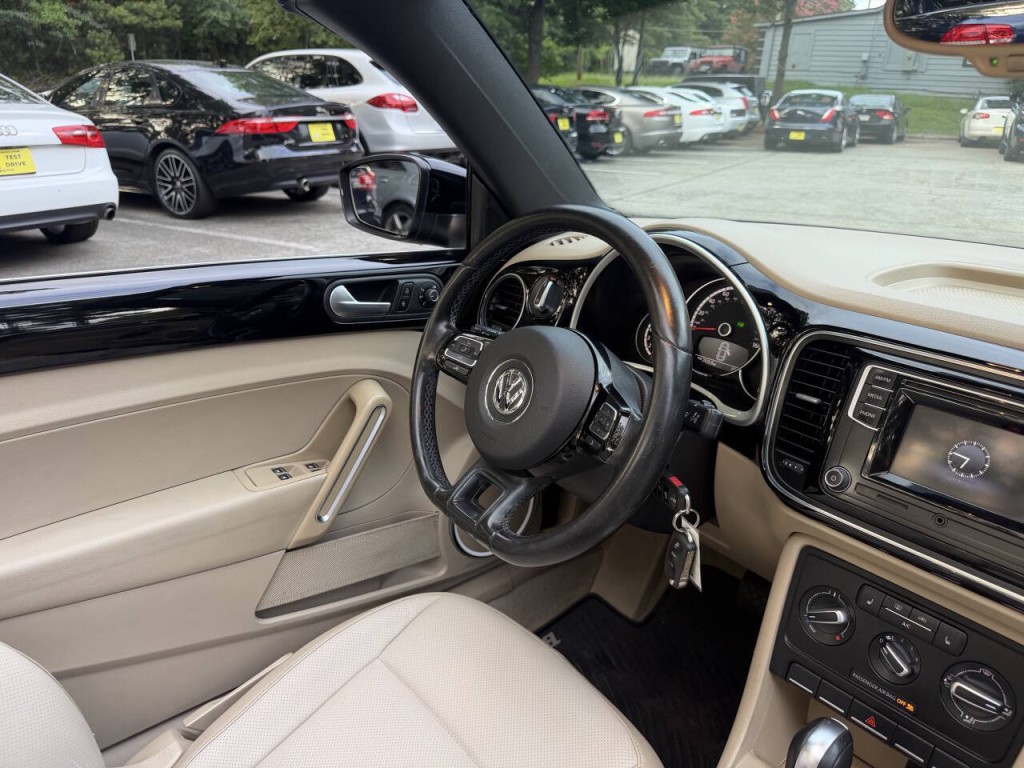 2016 Volkswagen Beetle Image 38