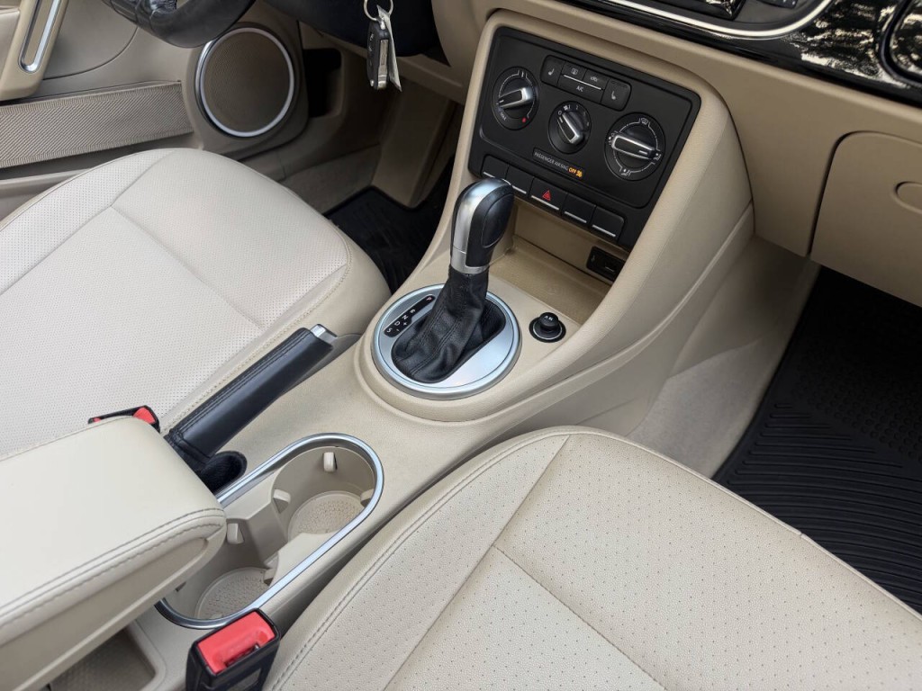 2016 Volkswagen Beetle Image 39