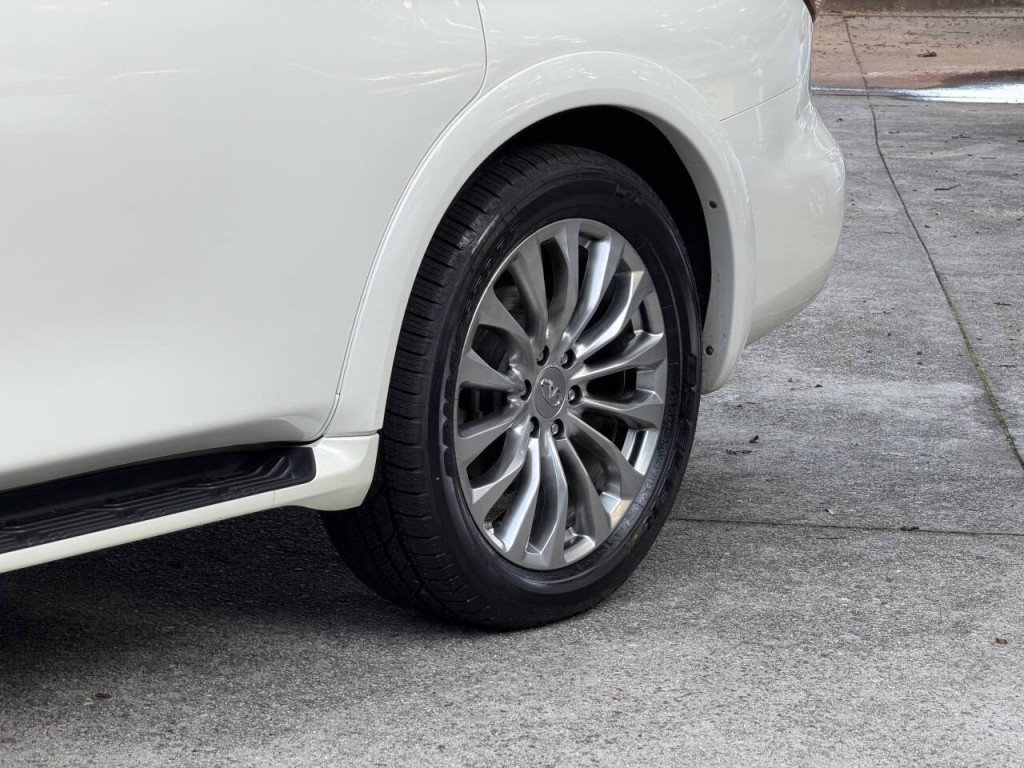 2017 INFINITI QX80 Image 6