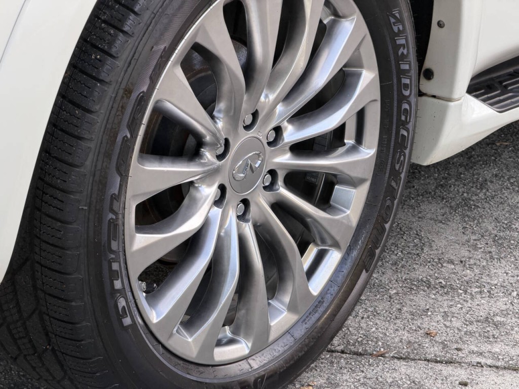 2017 INFINITI QX80 Image 7