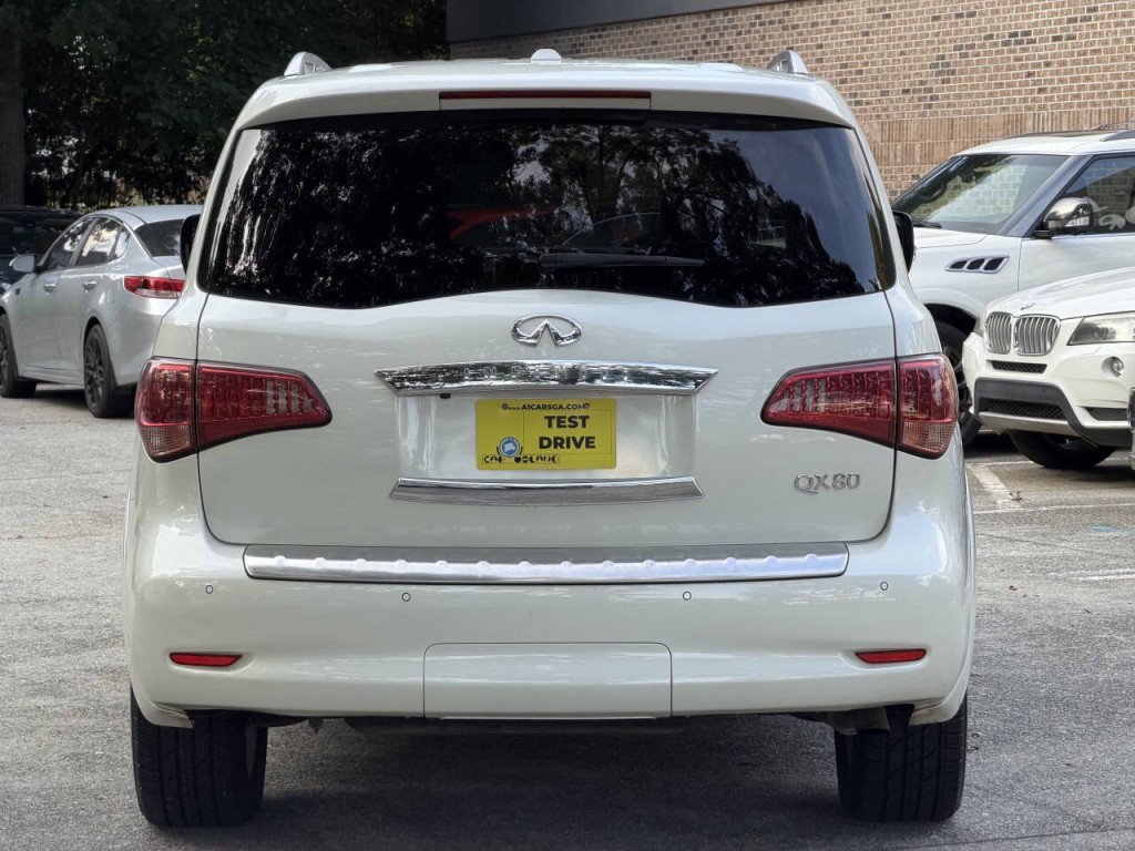 2017 INFINITI QX80 Image 9