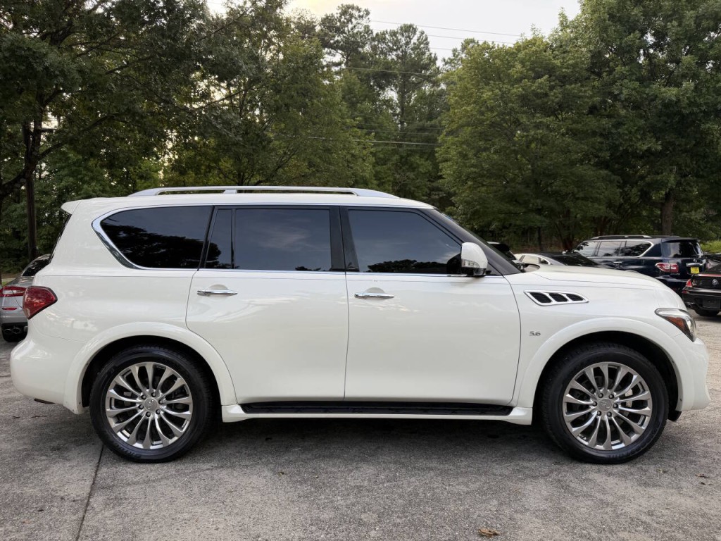 2017 INFINITI QX80 Image 10