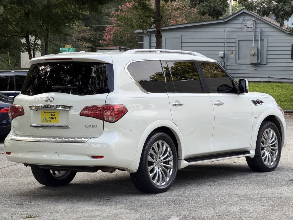 2017 INFINITI QX80 Image 11