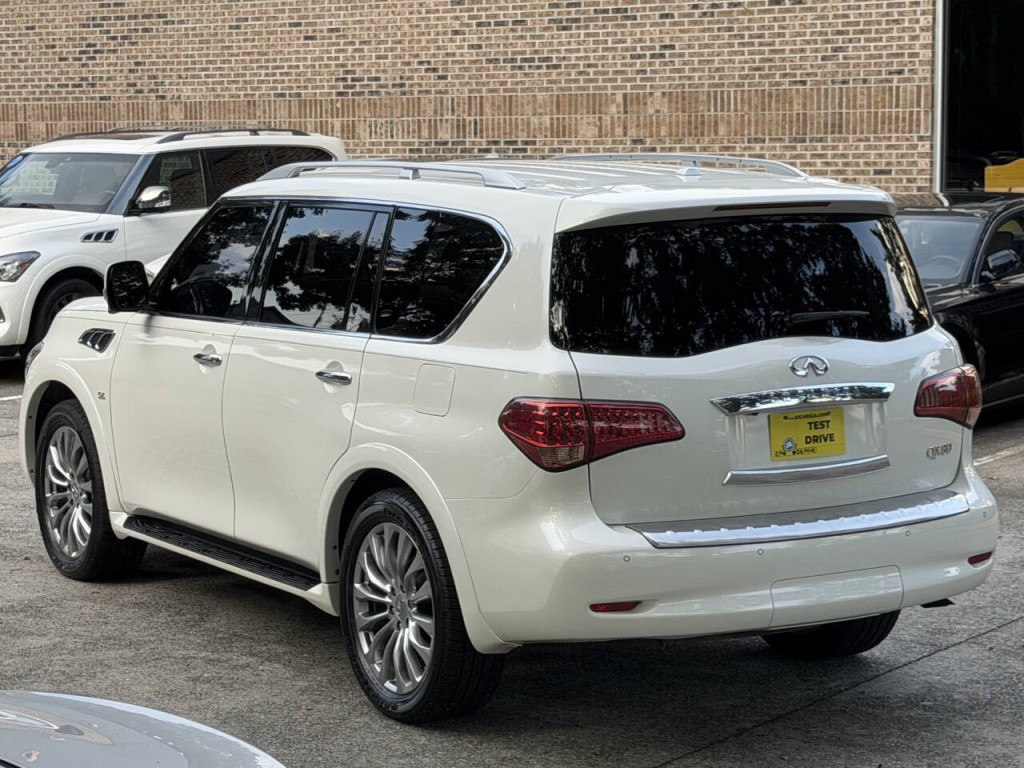 2017 INFINITI QX80 Image 13