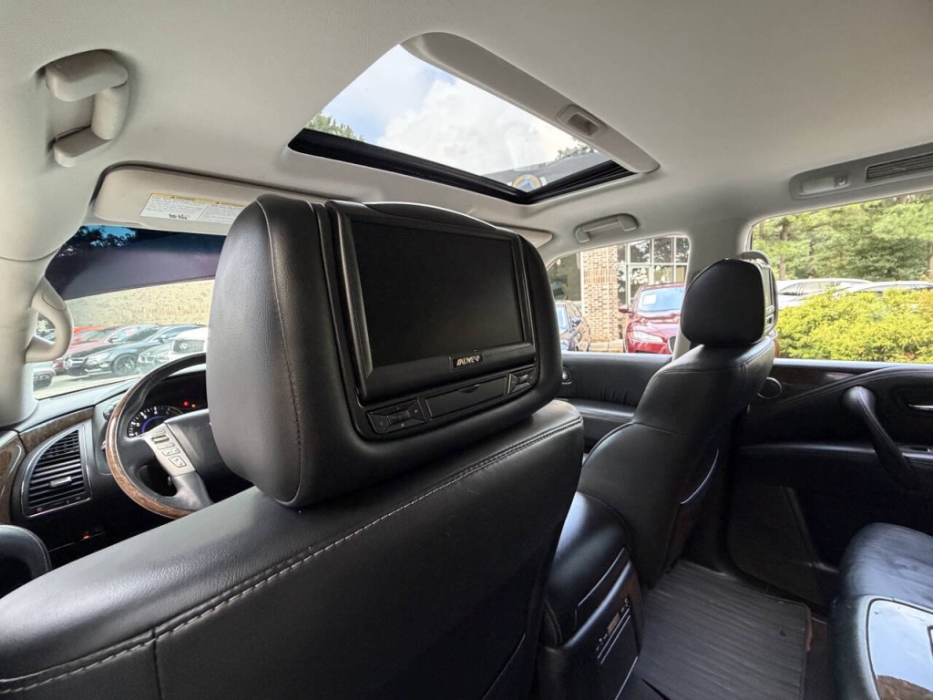 2017 INFINITI QX80 Image 17