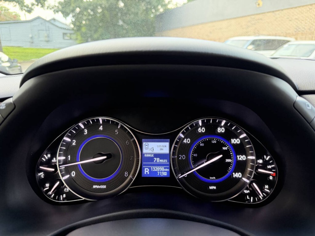 2017 INFINITI QX80 Image 19