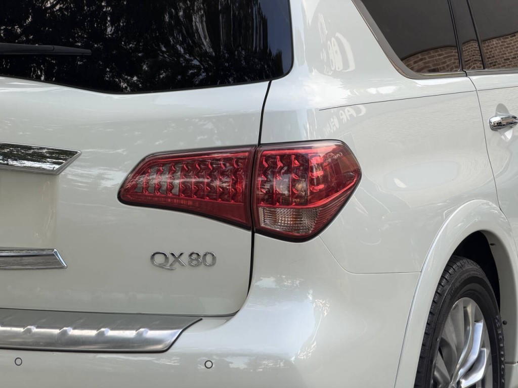 2017 INFINITI QX80 Image 21
