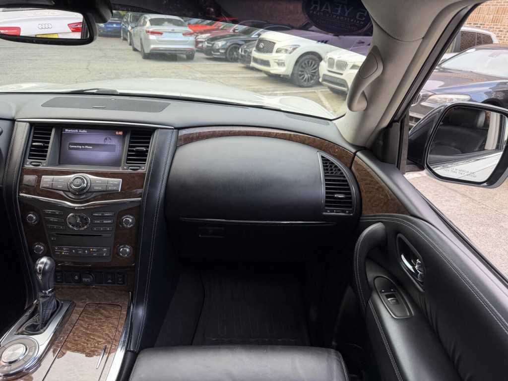 2017 INFINITI QX80 Image 23