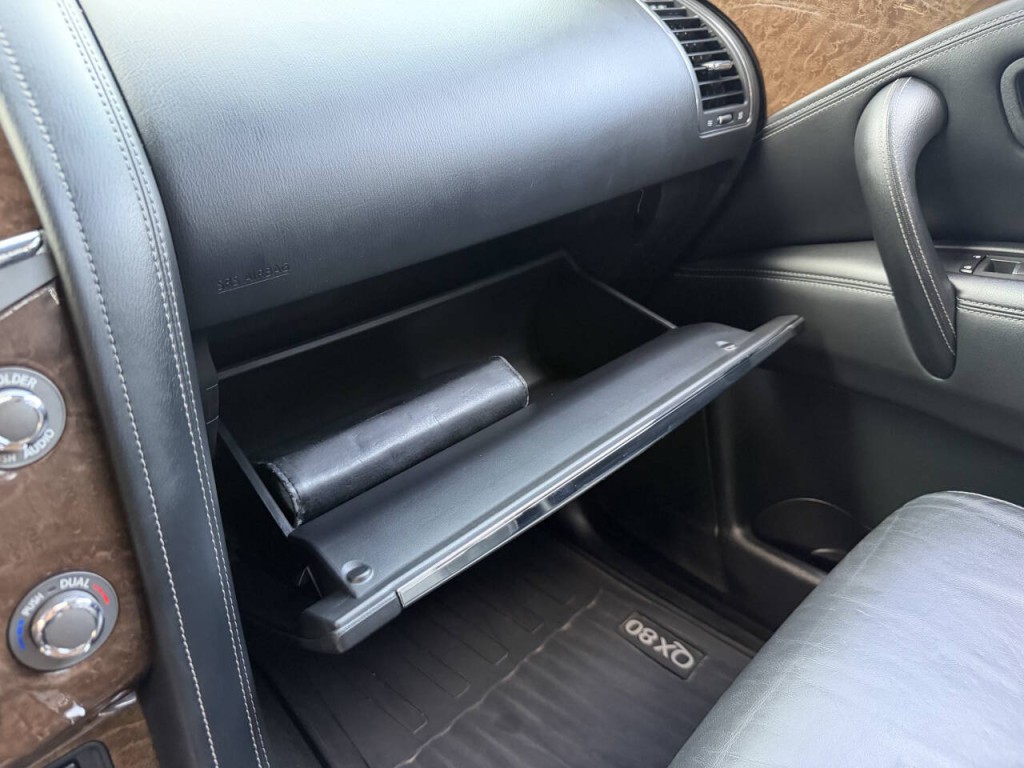 2017 INFINITI QX80 Image 25