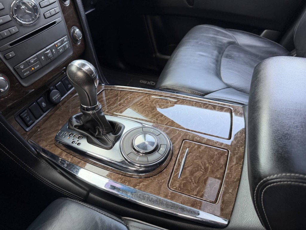 2017 INFINITI QX80 Image 26