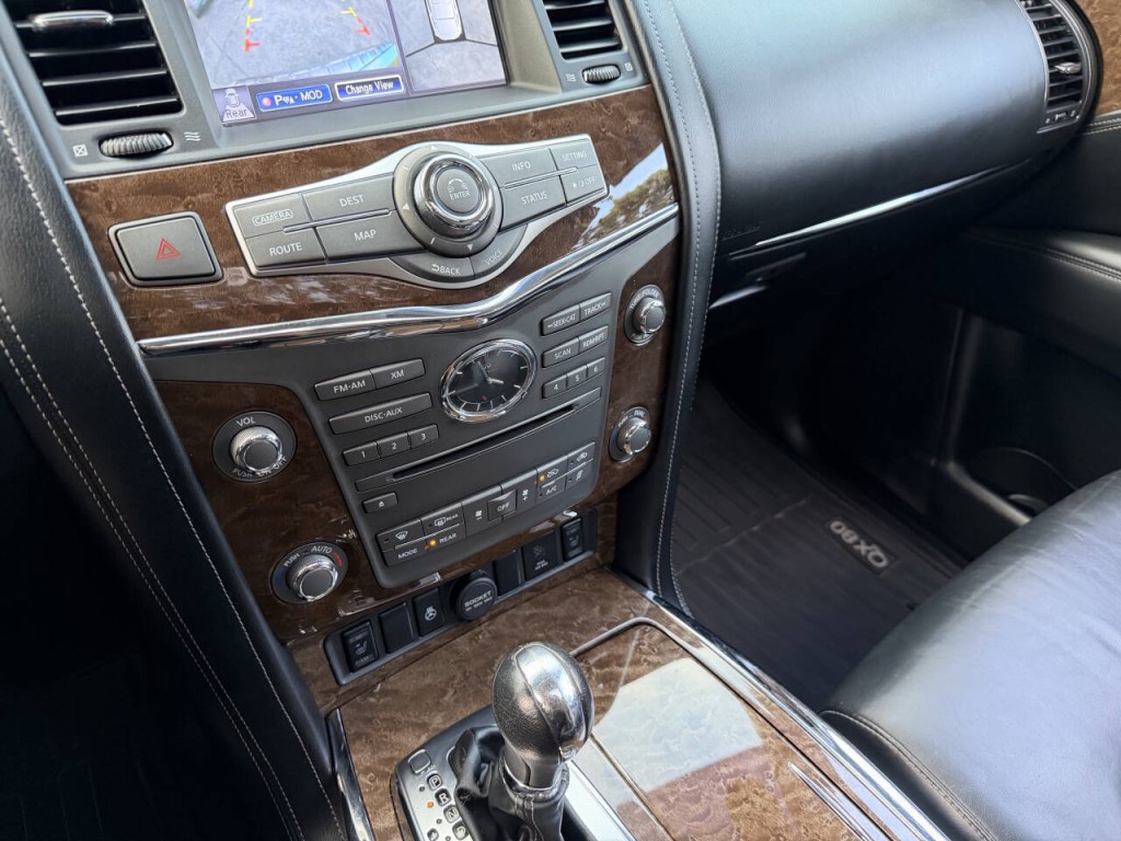 2017 INFINITI QX80 Image 28