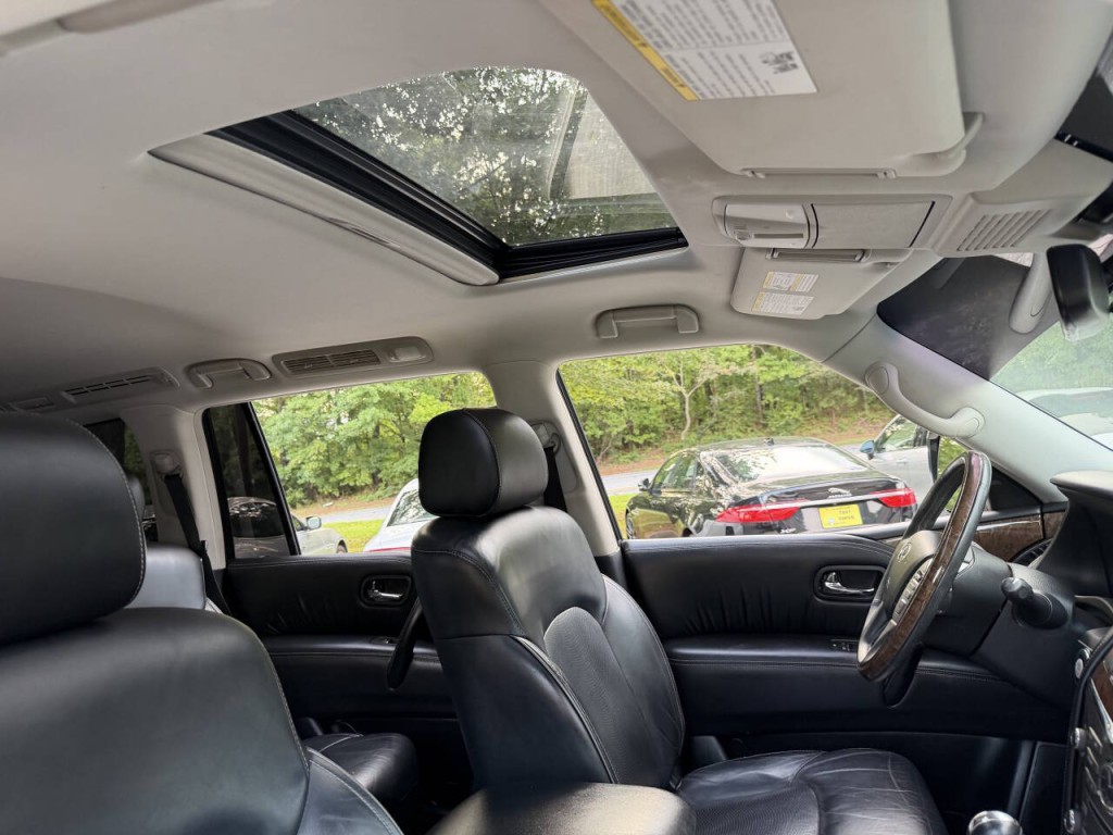 2017 INFINITI QX80 Image 34