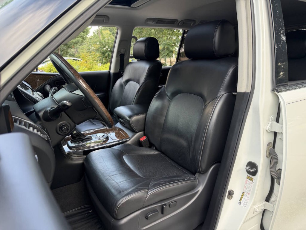 2017 INFINITI QX80 Image 35