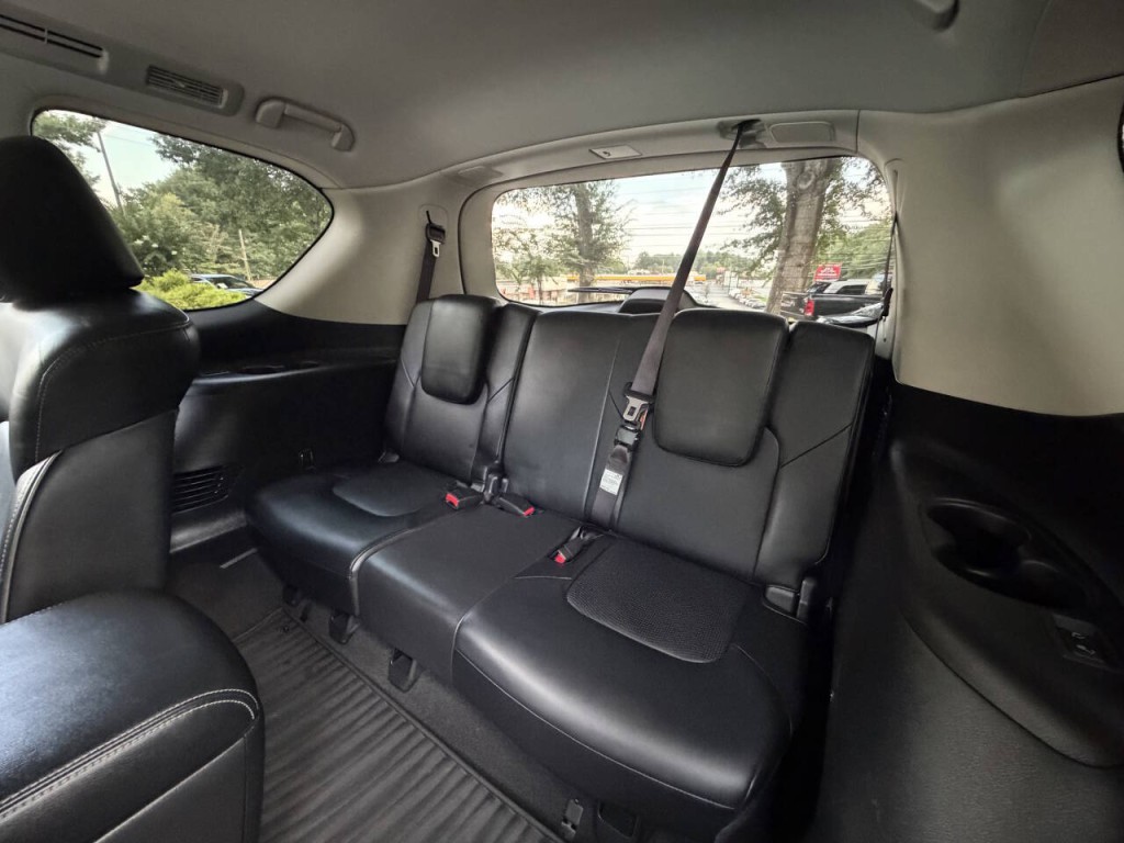 2017 INFINITI QX80 Image 43