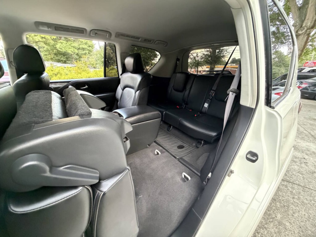 2017 INFINITI QX80 Image 44