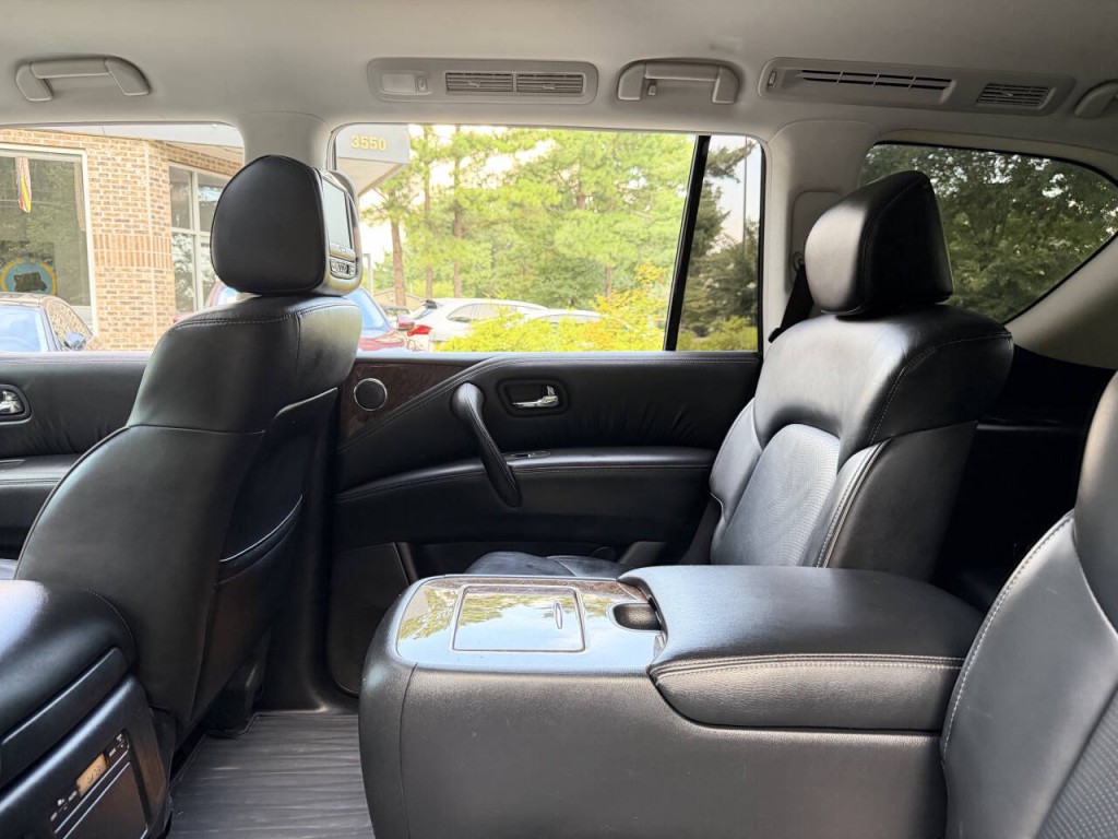 2017 INFINITI QX80 Image 45