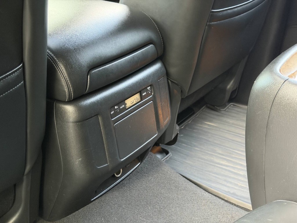 2017 INFINITI QX80 Image 46