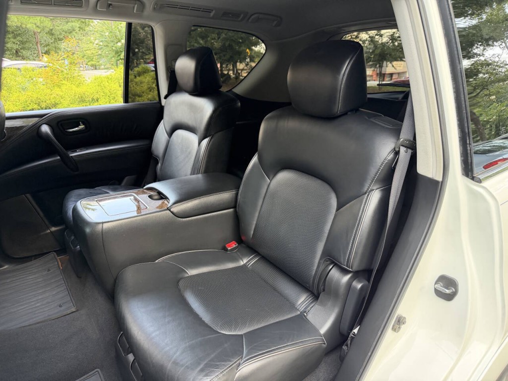 2017 INFINITI QX80 Image 47