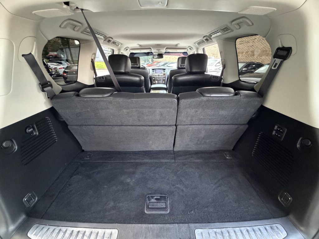 2017 INFINITI QX80 Image 49