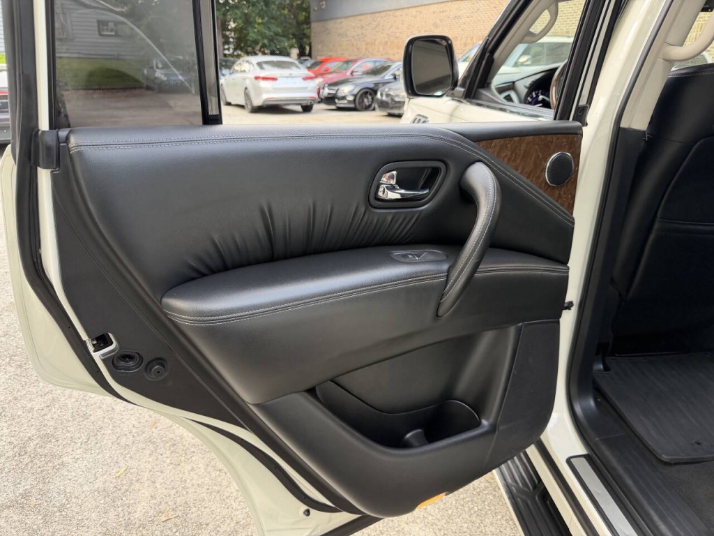 2017 INFINITI QX80 Image 50