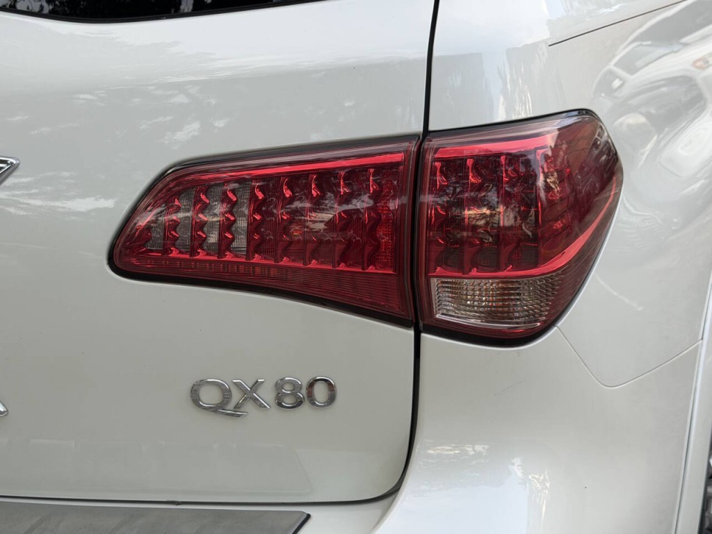 2017 INFINITI QX80 Image 52