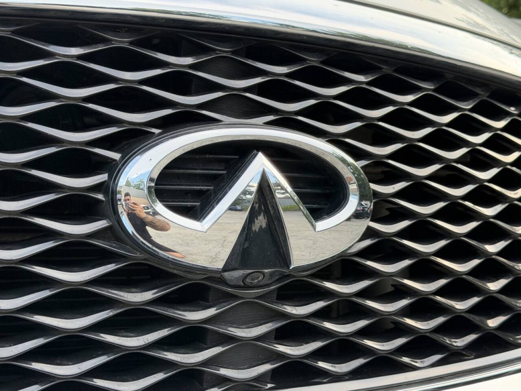 2017 INFINITI QX80 Image 54
