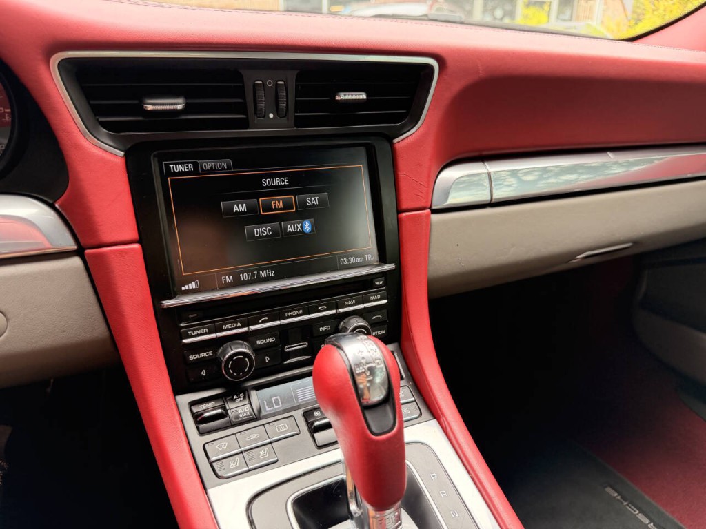 2012 Porsche 911 Image 18