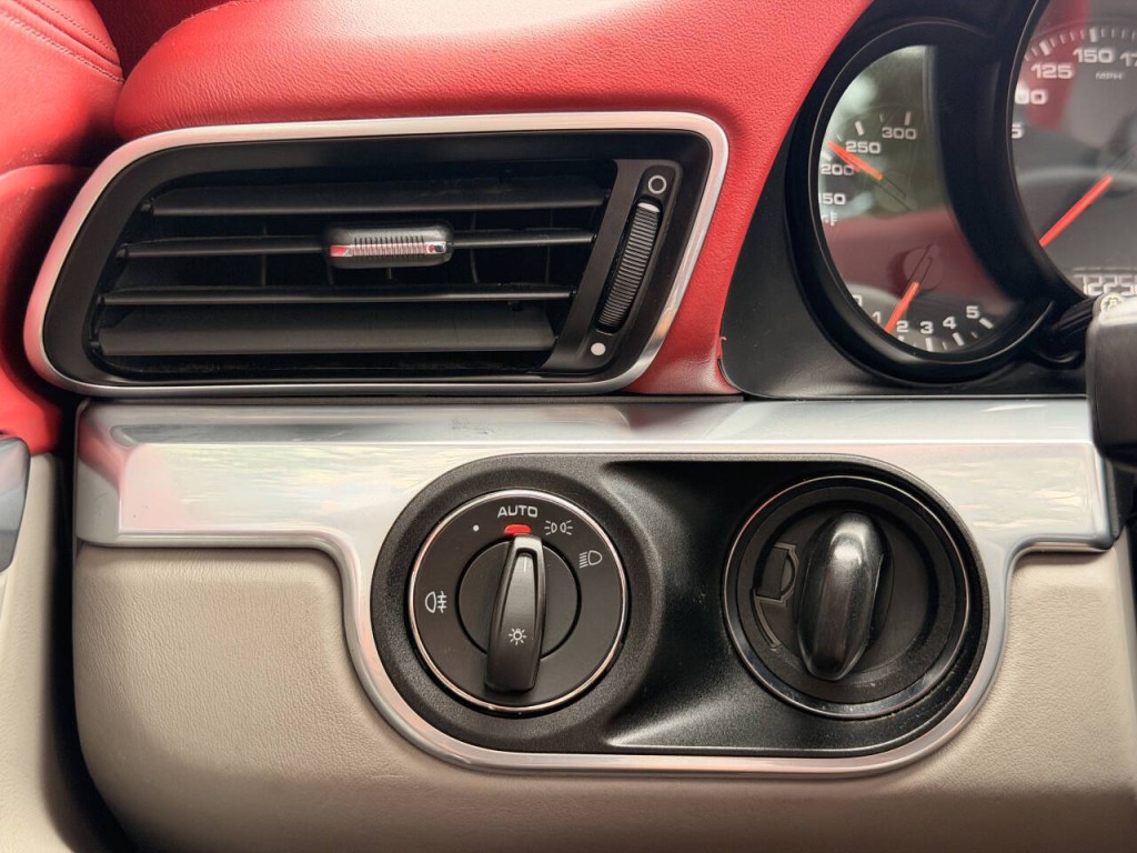 2012 Porsche 911 Image 29