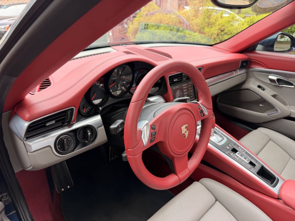 2012 Porsche 911 Image 37