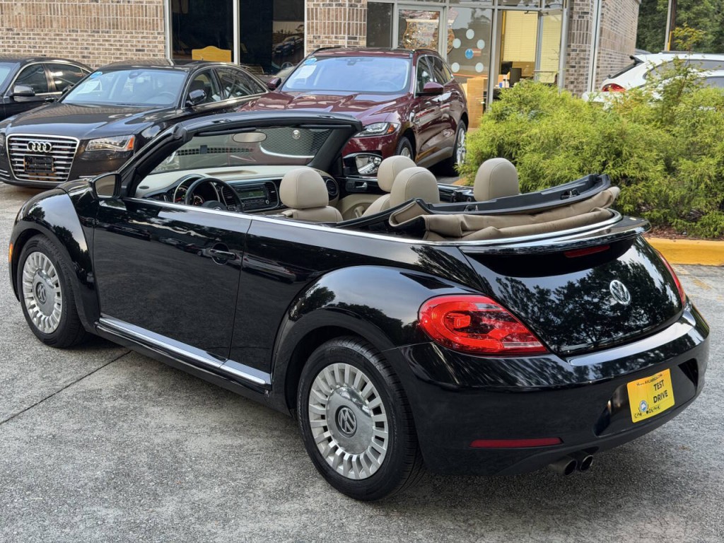 2014 Volkswagen Beetle Image 8