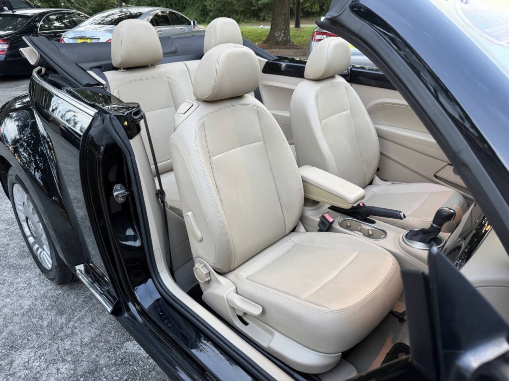 2014 Volkswagen Beetle Image 18