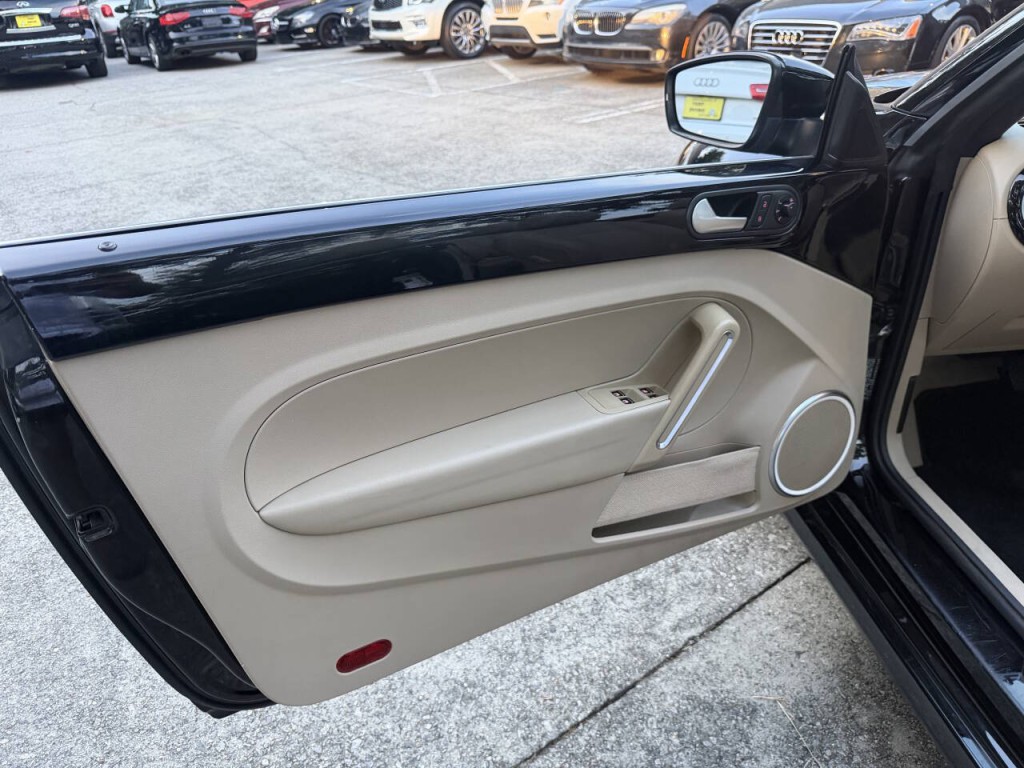 2014 Volkswagen Beetle Image 23