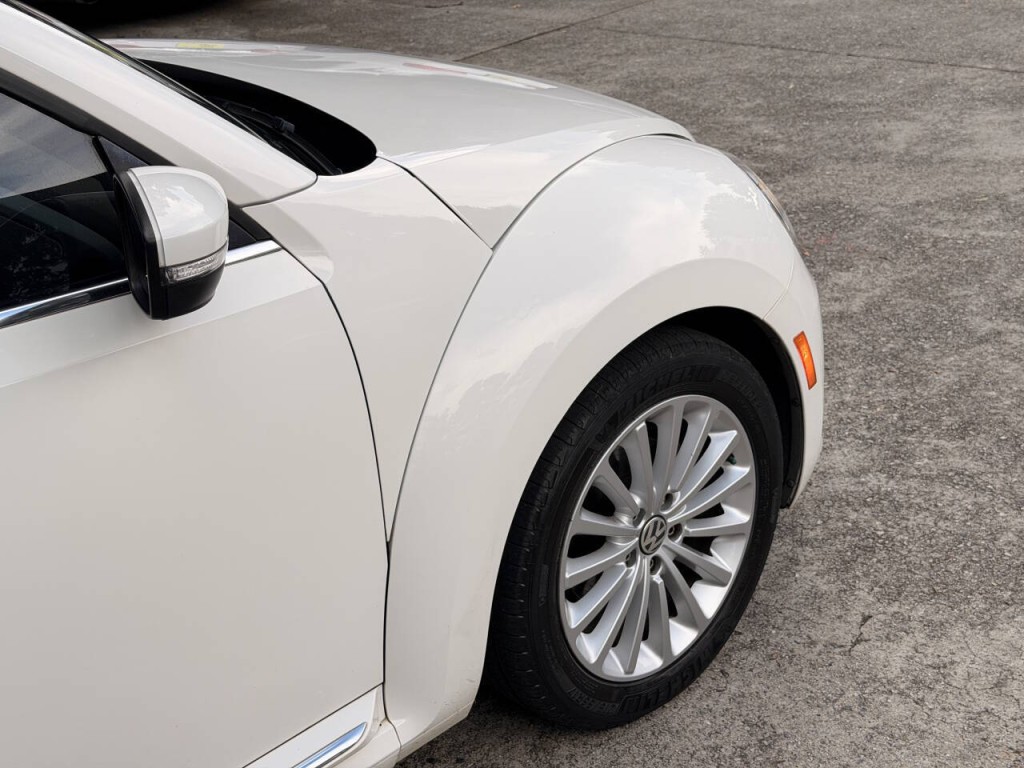 2014 Volkswagen Beetle Image 7