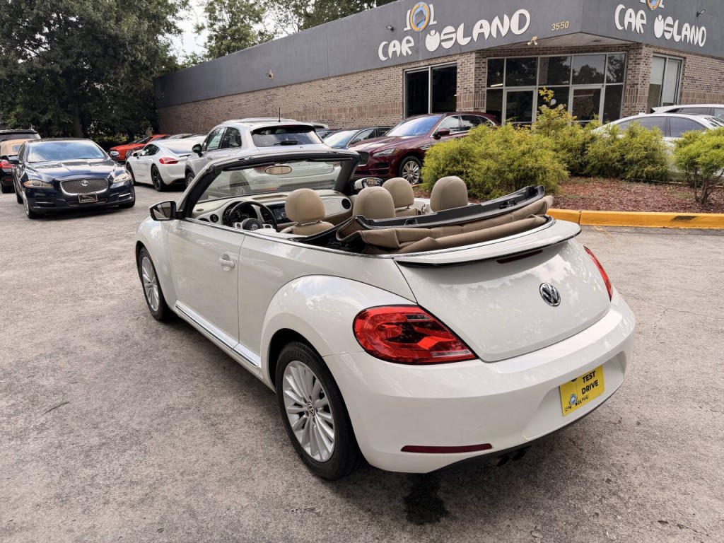 2014 Volkswagen Beetle Image 17
